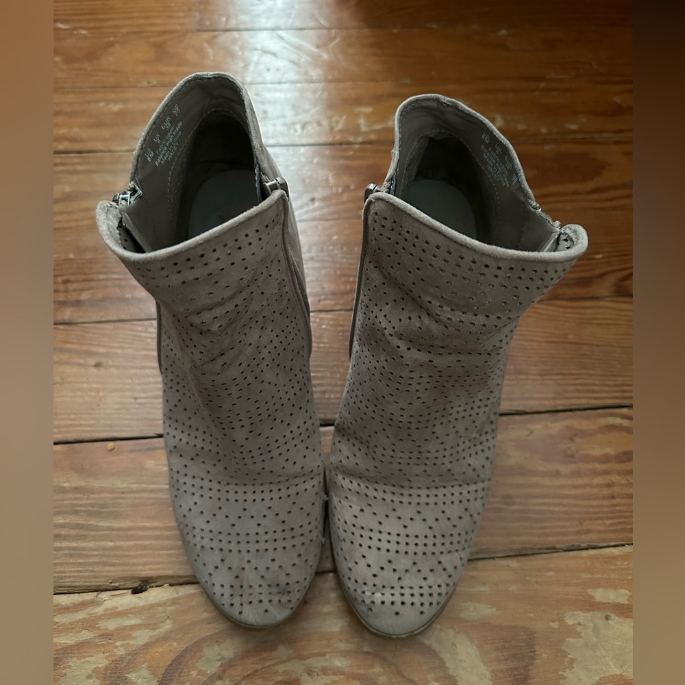 Carlos by Carlos Santana "HACEY" Taupe Ankle Booties Women's Size 8